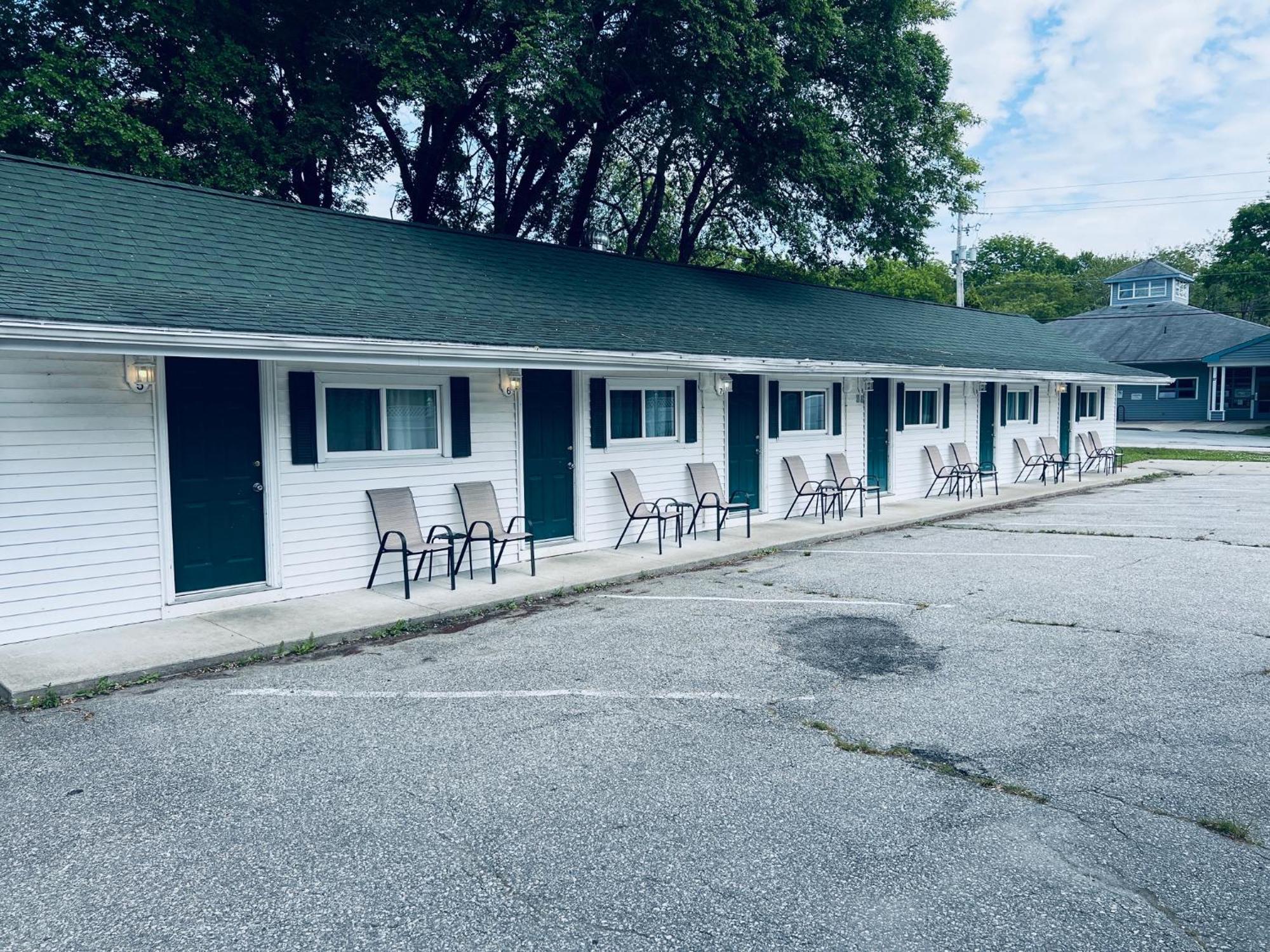 Mackenzie Motel & Cottages Shelburne Exterior photo