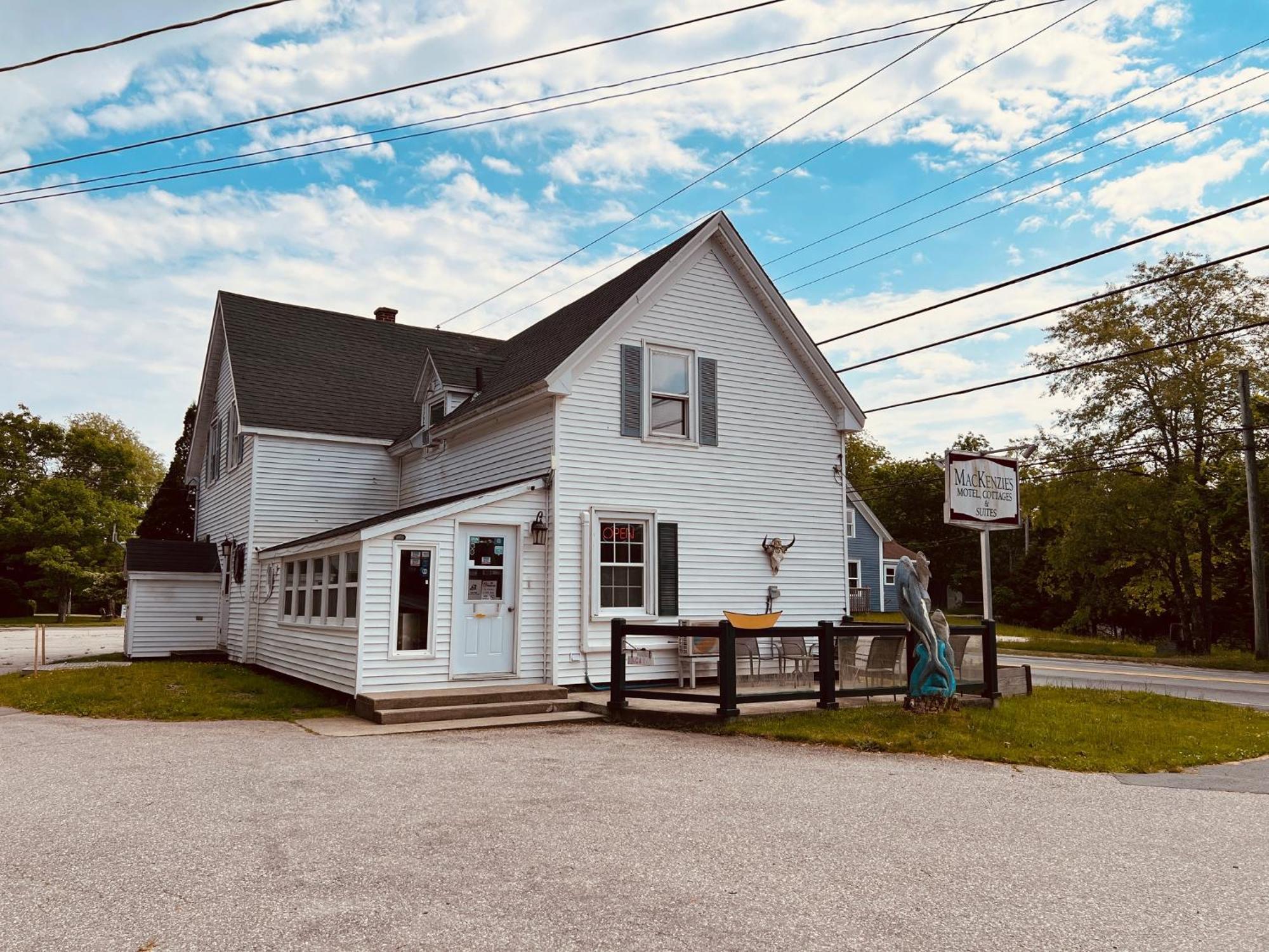 Mackenzie Motel & Cottages Shelburne Exterior photo