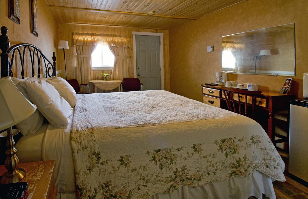 Mackenzie Motel & Cottages Shelburne Exterior photo