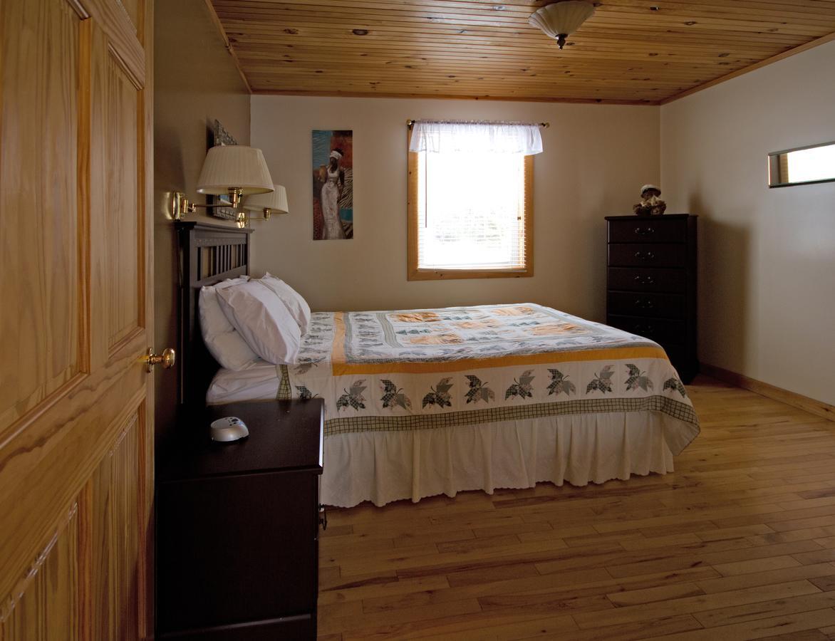 Mackenzie Motel & Cottages Shelburne Exterior photo